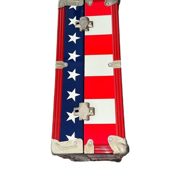 Rare Mid Century Motif American Flag Red White and Blue Rollerskate Trunk - Picture 5 of 10